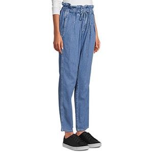 NWT Arizona High Rise Mom Jeans Relaxed & Tapered Leg - Light Blue Wash - Size 5